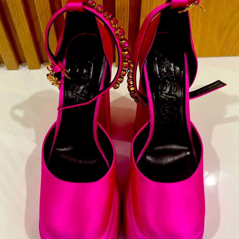 versace platfor shoes never worn brand new